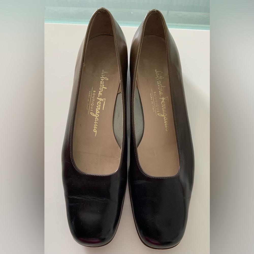 Authentic Salvatore Ferragamo Women's Olive gray gradient Leather Flats